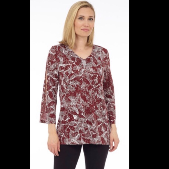 🌟DKR Lattice Sleeve V-Neck Top - Picture 1 of 6